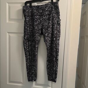 Athleta Ultimate Stash 7/8 Leggings